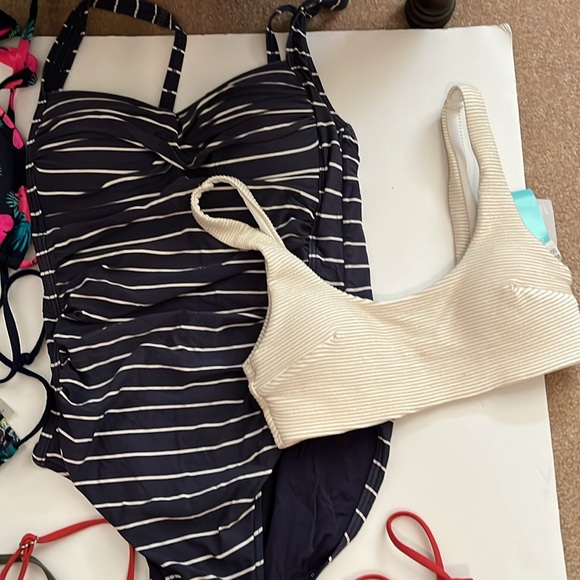 Bundle of 10 bathing suit pieces. Size small. American Eagle, Gap - Picture 6 of 7